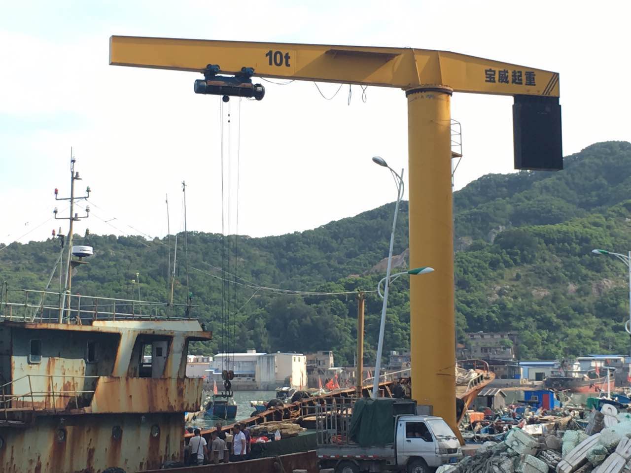 超大規(guī)格柱式旋臂起重機（電動）.jpg